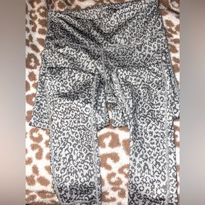 Palmetto moon leopard leggings, size medium